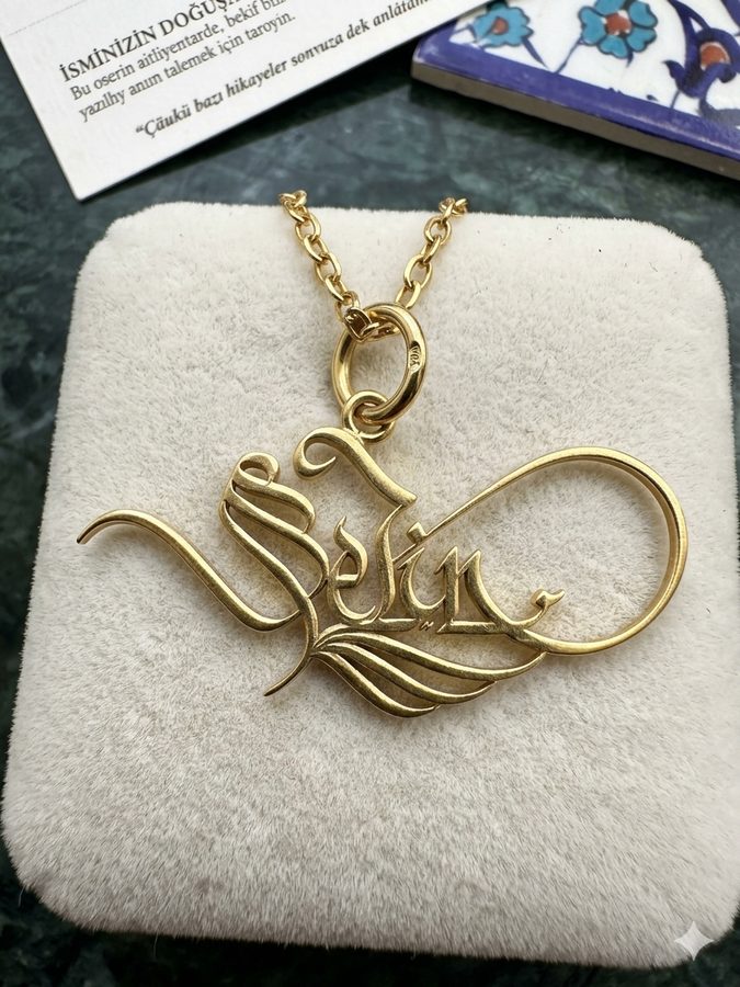 İsme özel hat yazılı altın kolye — Hatt-ı Zerin